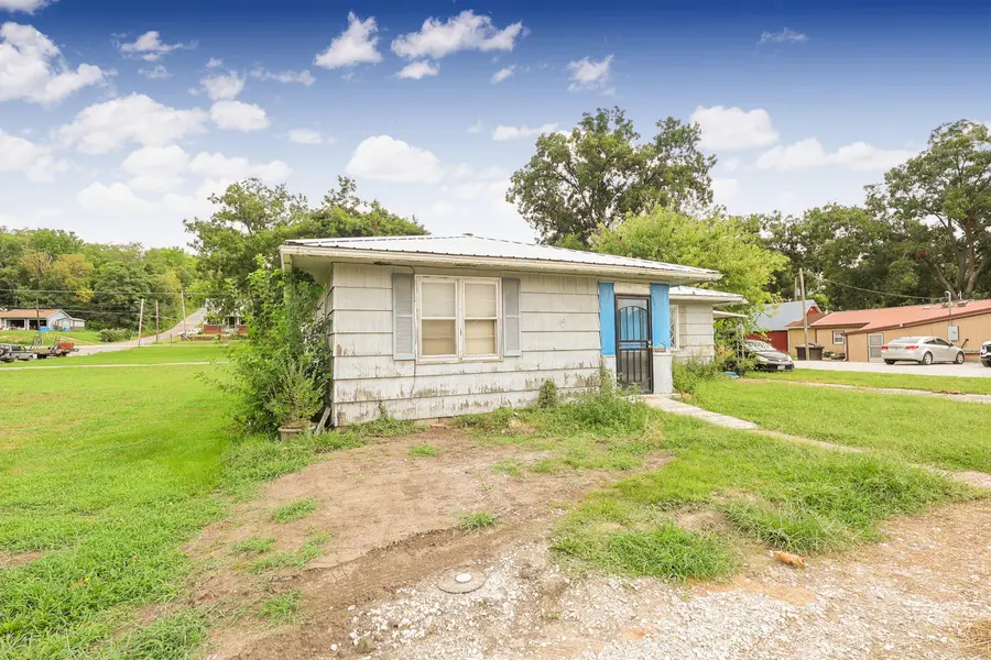 703 E Broadway St., Brunswick, MO 65236 - #2