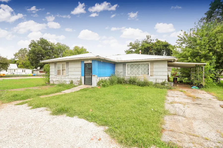 703 E Broadway St., Brunswick, MO 65236 - #3