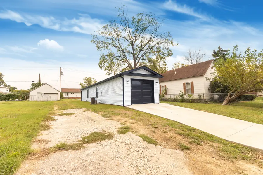 616 S 5th St., Moberly, MO 65270 - #2