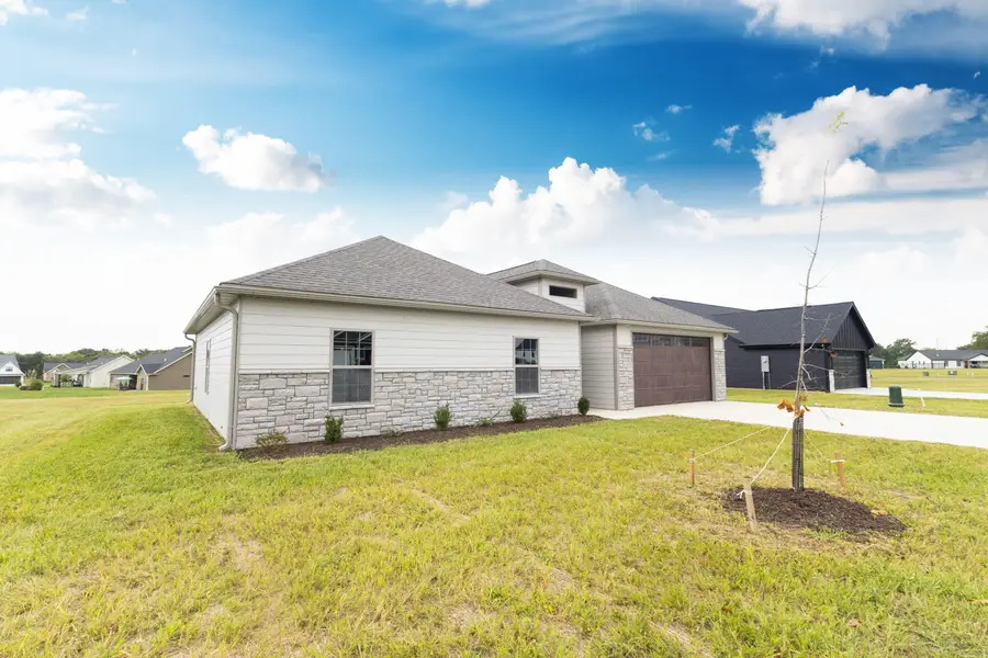 2002 Sterling Dr., Moberly, MO 65270 - #2