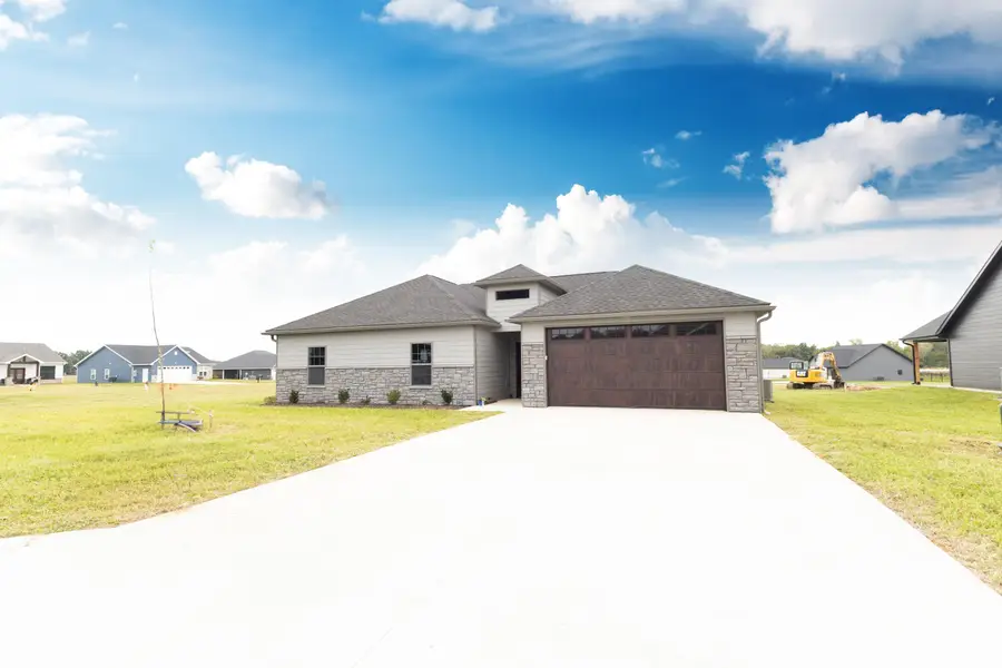 2002 Sterling Dr., Moberly, MO 65270 - #3