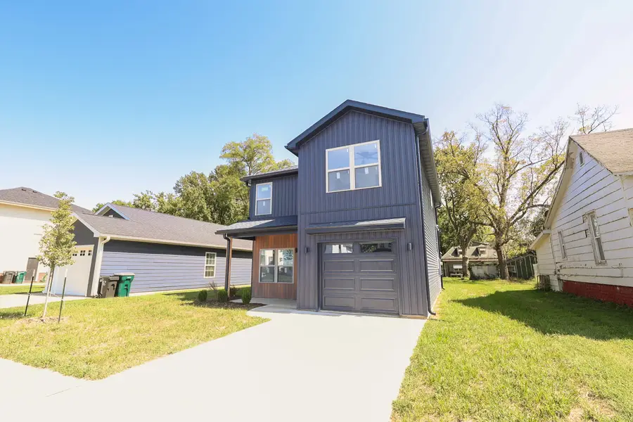 912 S Williams St., Moberly, MO 65270 - #2