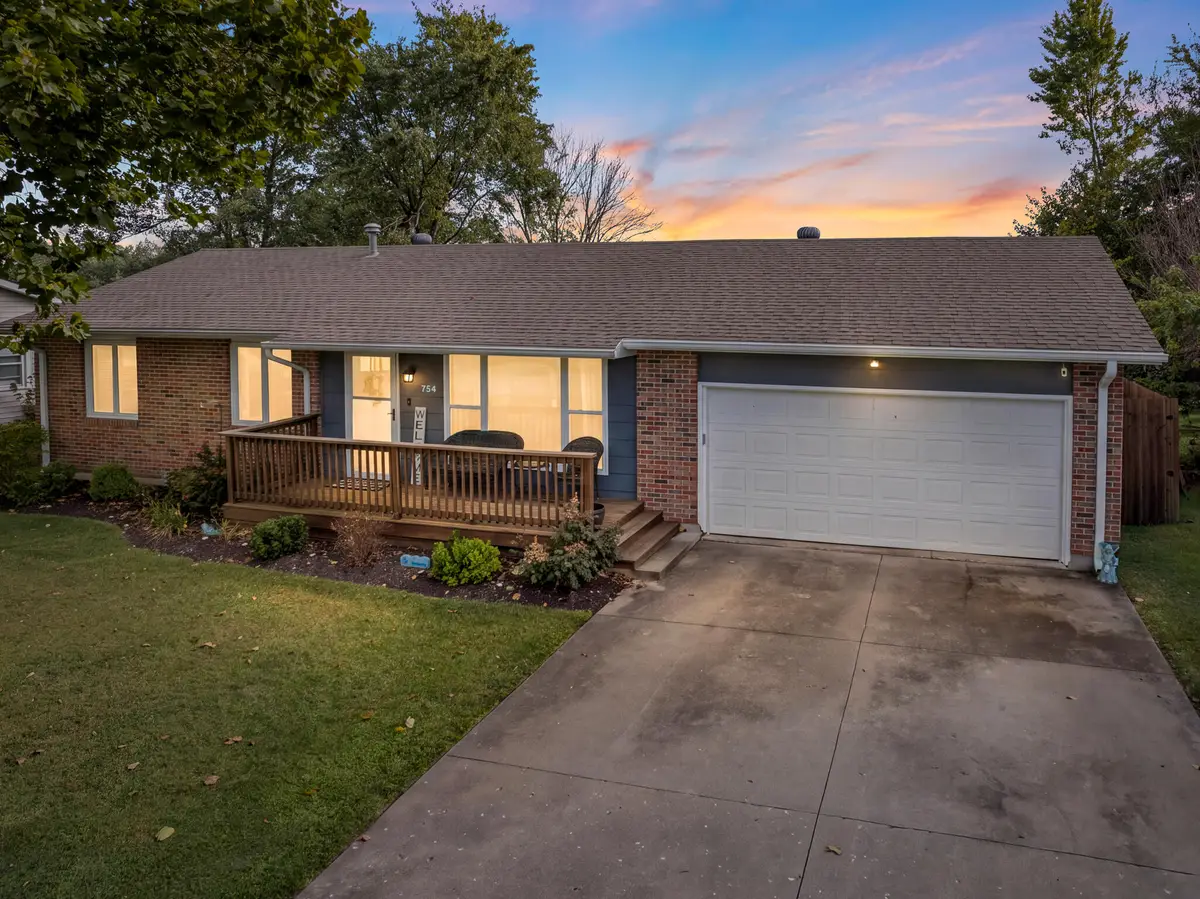 754 Meadowbrook Circle, Moberly, MO 65270 - #1