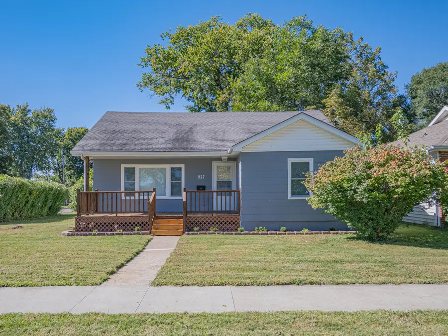 927 S 4th St., Moberly, MO 65270 - #2