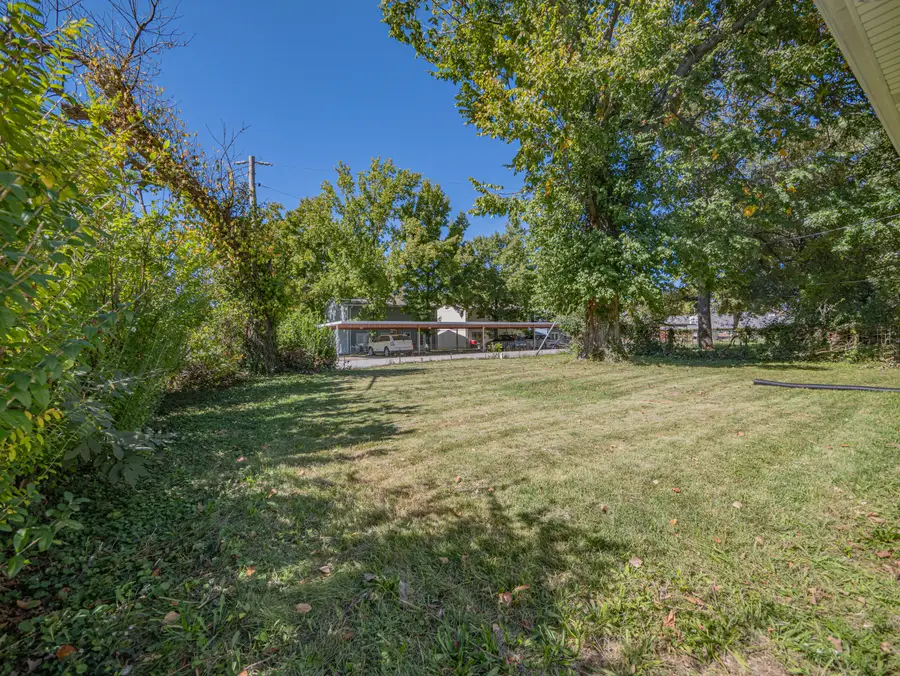 927 S 4th St., Moberly, MO 65270 - #3