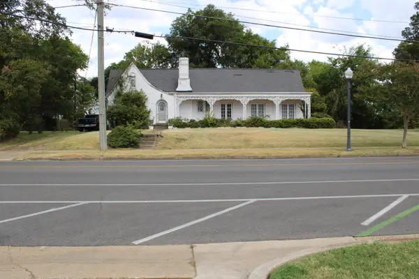 807 University Dr, Starkville, MS 39759