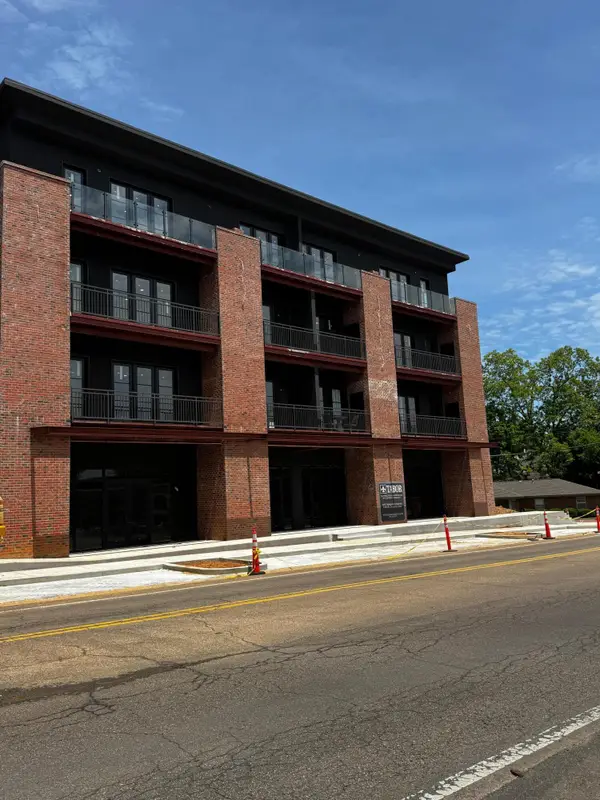 403 Russell St #303, Starkville, MS 39759