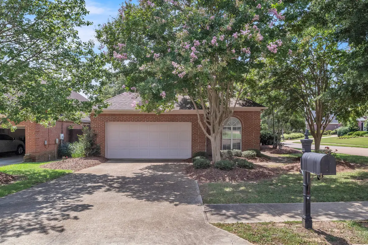 141 Dover Ct, Starkville, MS 39759 - #1