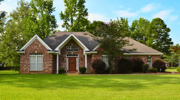 195 Live Oak Ln, Starkville, MS 39759