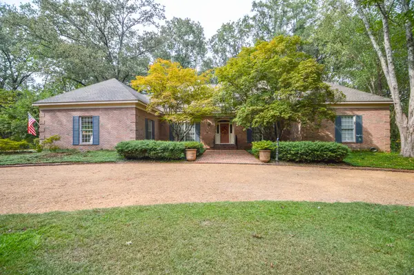 104 Tanglewood Dr, Starkville, MS 39759