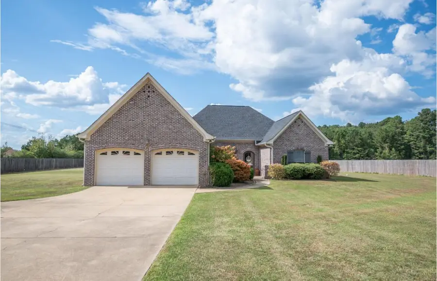 6061 Wolfe Rd, Columbus, MS 39705 - #2