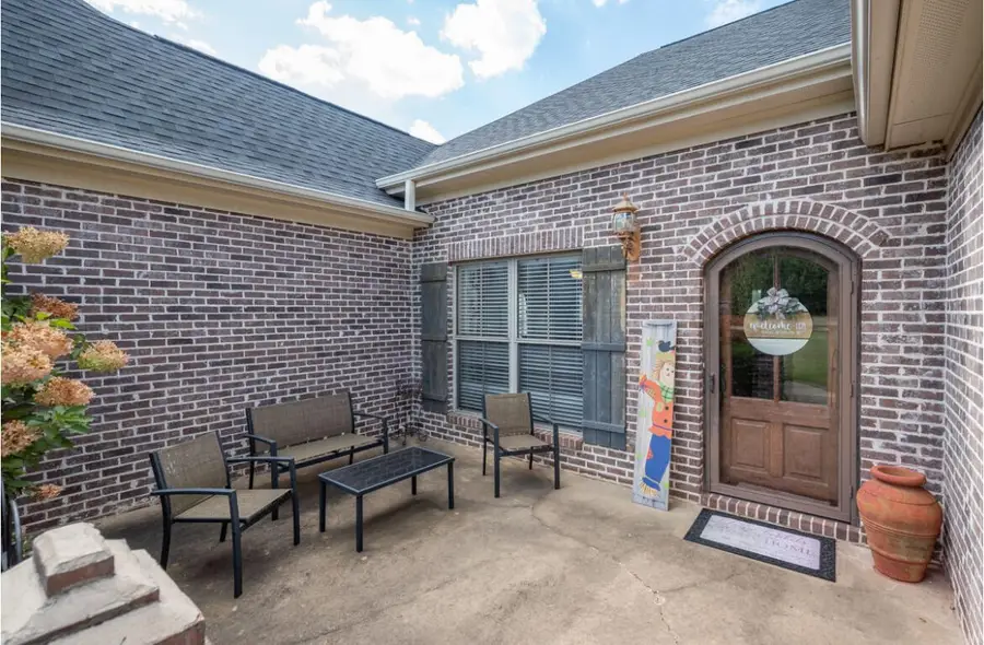 6061 Wolfe Rd, Columbus, MS 39705 - #3