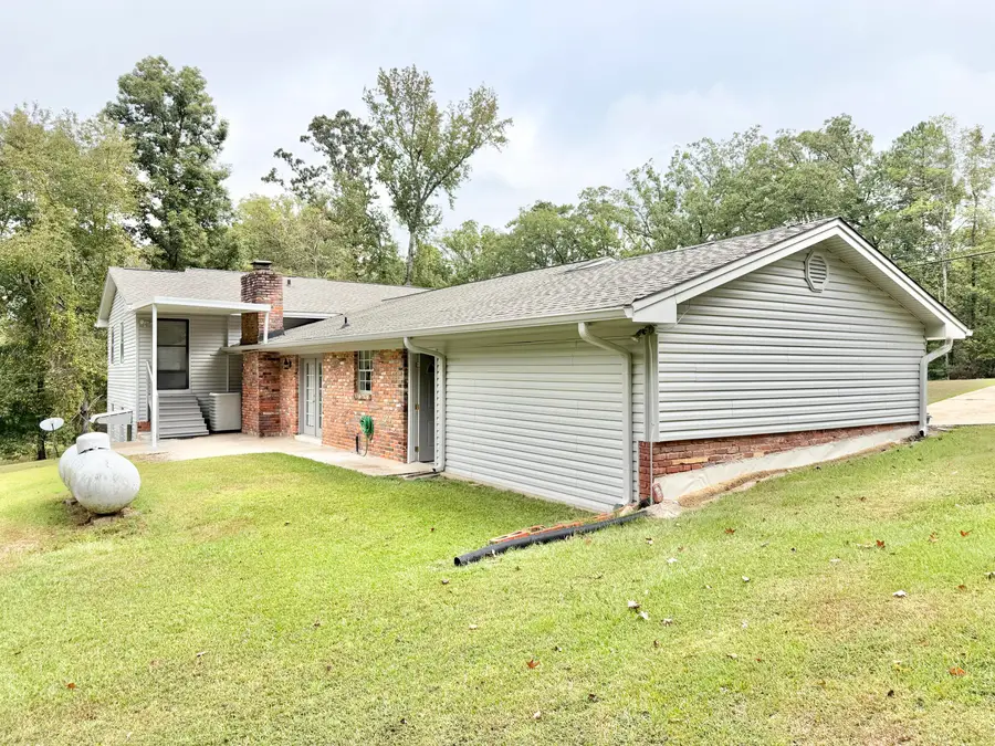 2263 Ridge Rd, Columbus, MS 39705 - #2
