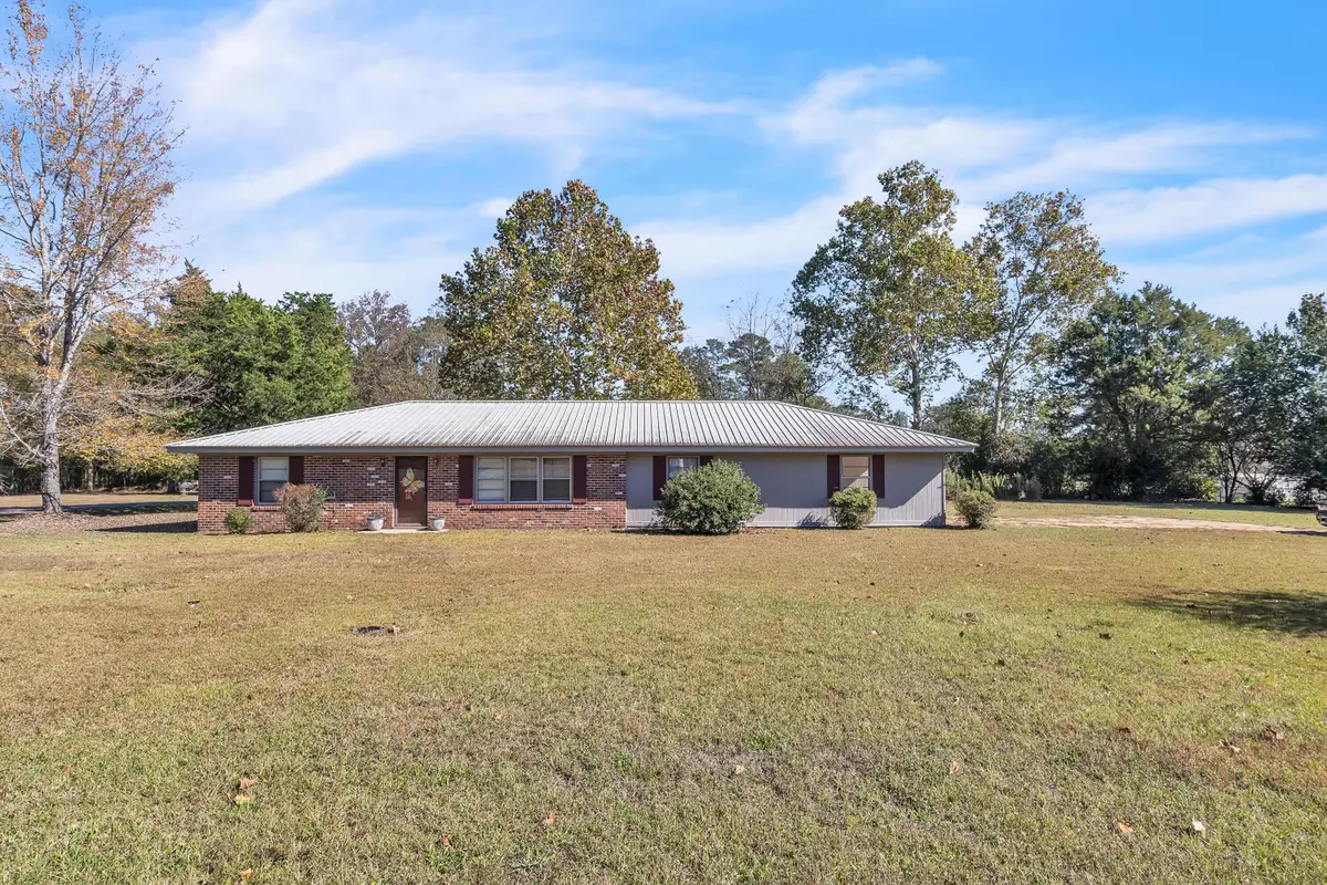 186 Pine St, Carrollton, AL 35447 - #1