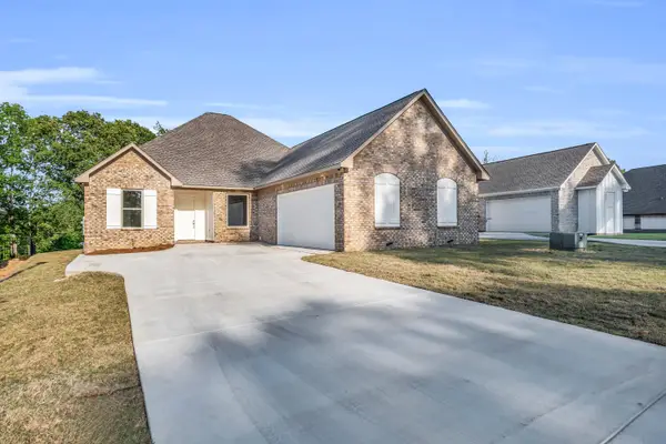 216 E Briar Lake Dr, Starkville, MS 39759