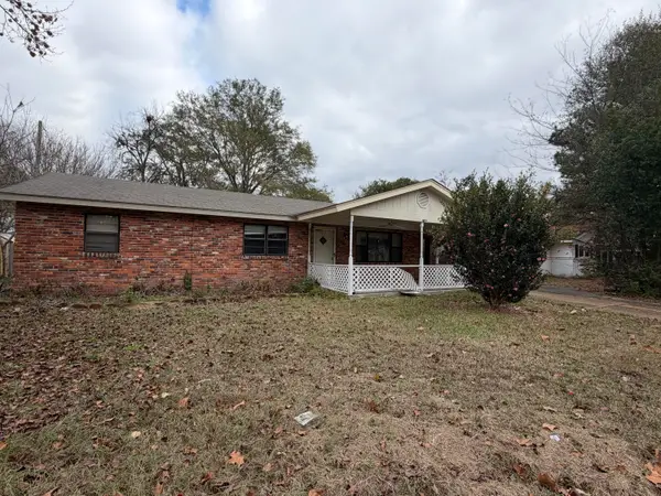 405 Springdale Dr, Columbus, MS 39702