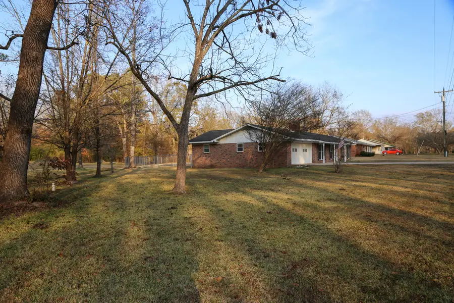 67 Lone Oak Cir, West Point, MS 39773 - #3