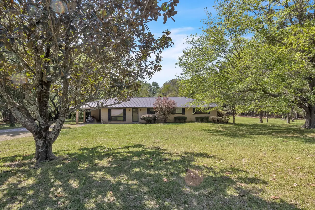 399 Lone Oak Cir, West Point, MS 39773 - #1