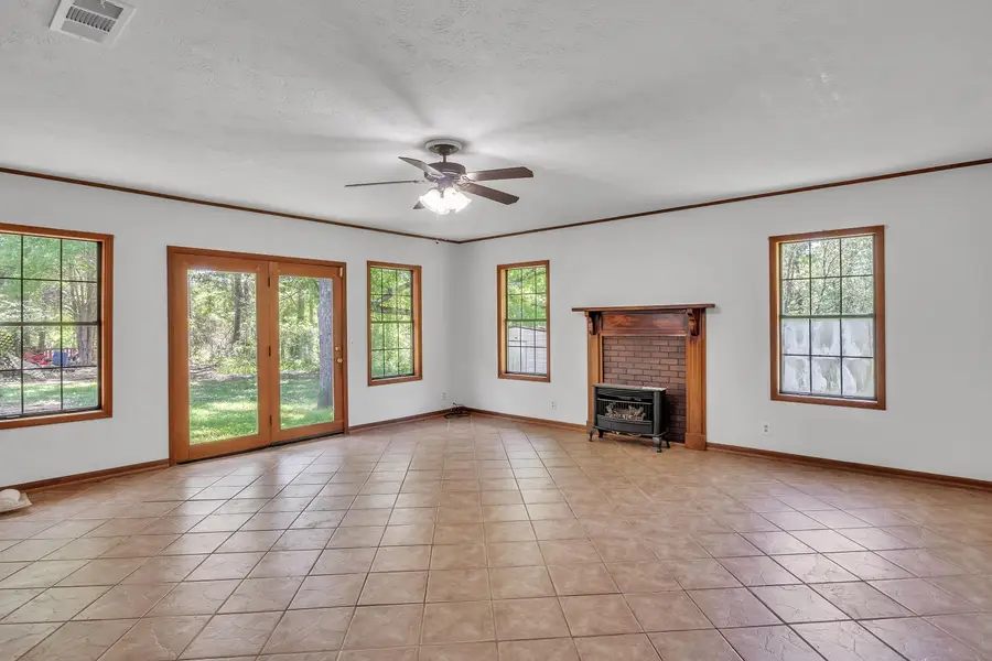 399 Lone Oak Cir, West Point, MS 39773 - #2