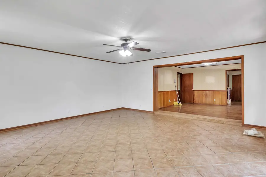 399 Lone Oak Cir, West Point, MS 39773 - #3