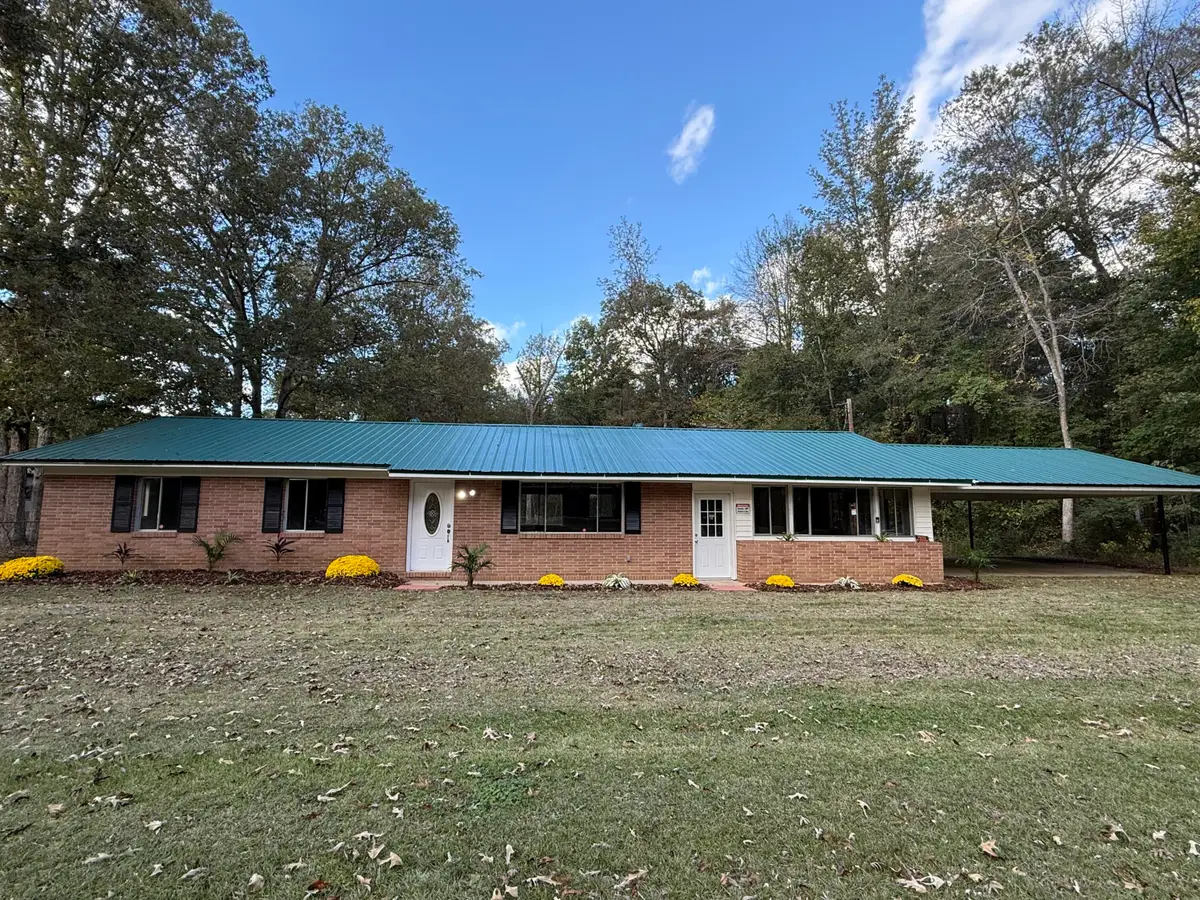 1372 Mike Parra, Columbus, MS 39705 - #1