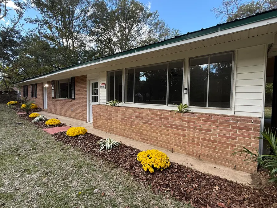1372 Mike Parra, Columbus, MS 39705 - #3