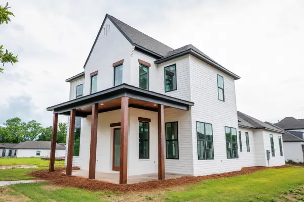 60 Sweetwater, Starkville, MS 39759