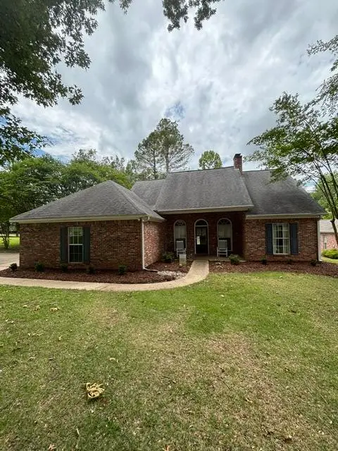 201 Winterset, Starkville, MS 39759