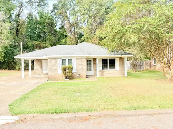 294 Madeira, Columbus, MS 39702