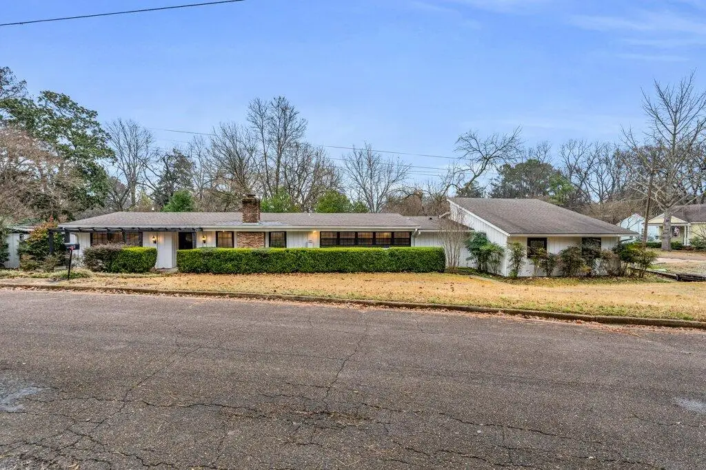 213 White Dr, Starkville, MS 39759 - #1