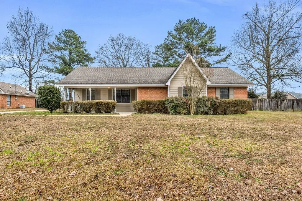 248 Lakeover Dr, Columbus, MS 39702 - #1