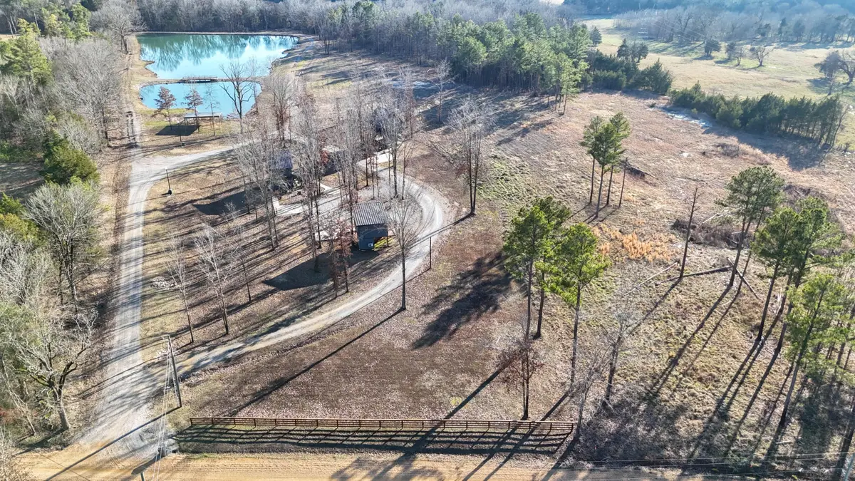 950 Adams Ln, Starkville, MS 39759 - #1