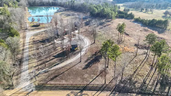 950 Adams Ln, Starkville, MS 39759