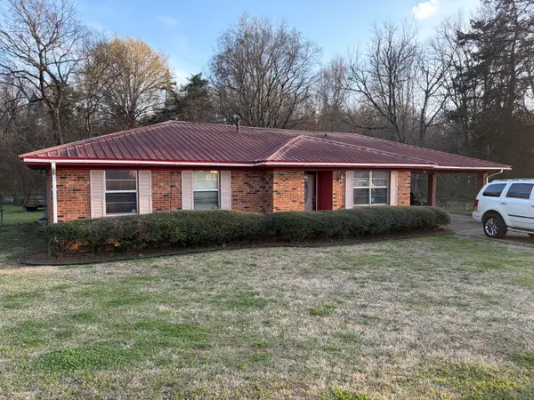 136 Northside, Starkville, MS 39759