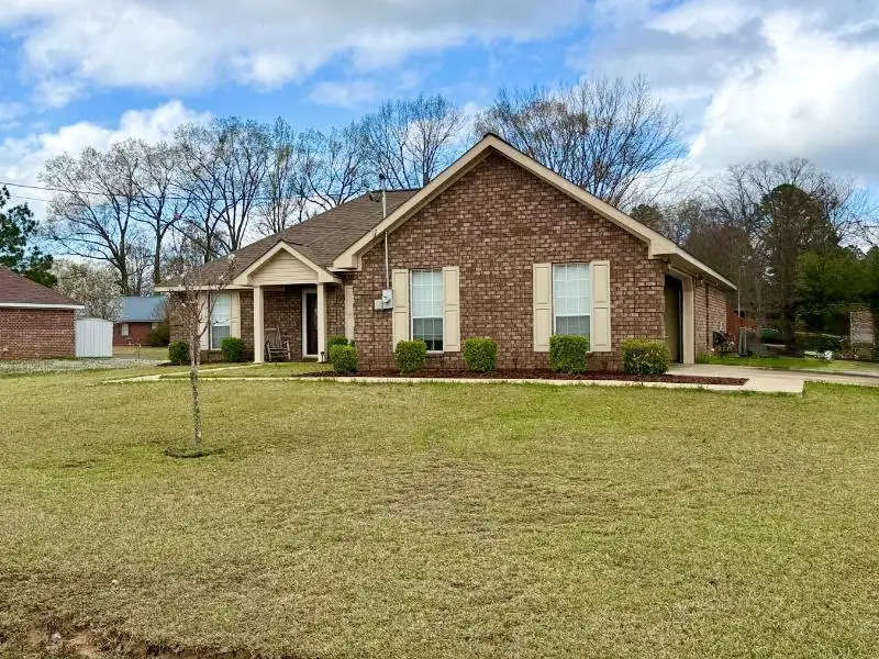 200 Thomas, Houston, MS 38851 - #2