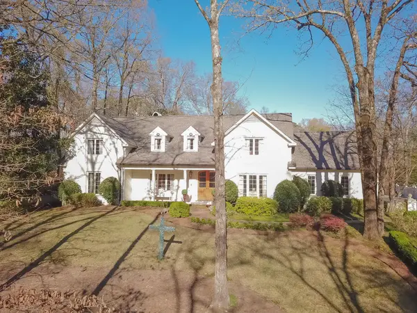 1506 Hickory Ln, Columbus, MS 39701