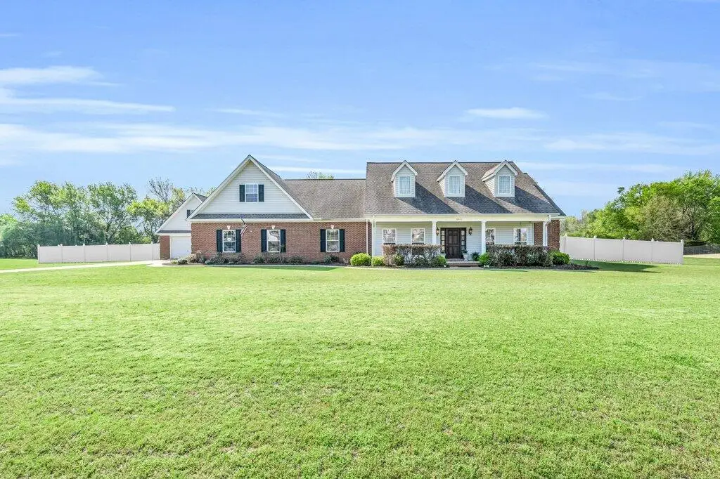 346 Williams Pl, Columbus, MS 39702 - #1