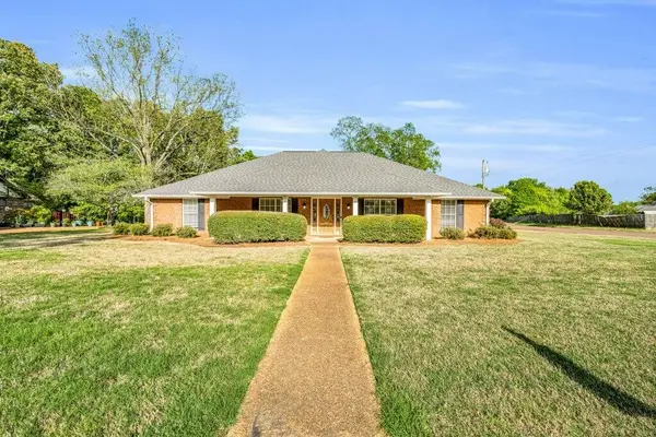 100 Brook, Starkville, MS 39759