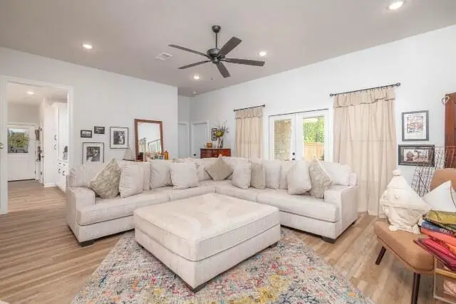 106 Laura's, Starkville, MS 39759 - #3