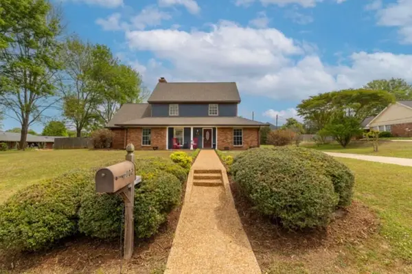 102 Acorn, Starkville, MS 39759