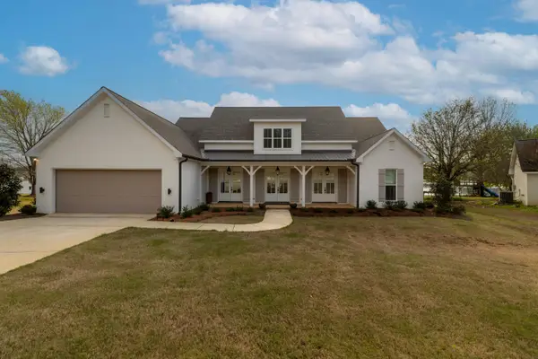 1334 W Lakeshore, Starkville, MS 39759