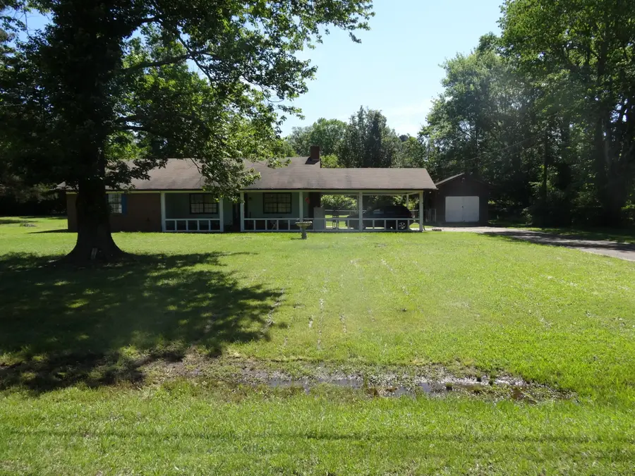 823 Donna, Columbus, MS 39702 - #2