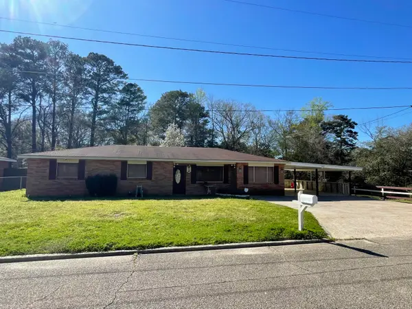 1609 Pineview, Columbia, MS 39429