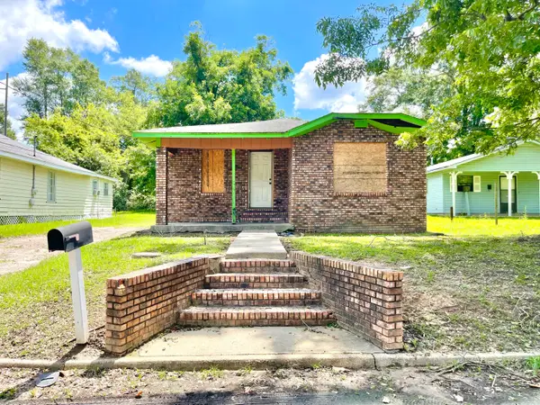 911 S 8th Ave., Laurel, MS 39440