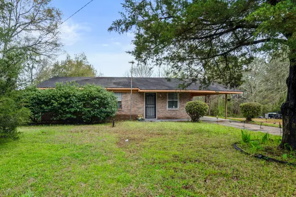 36 Hill Rd., Prentiss, MS 39474