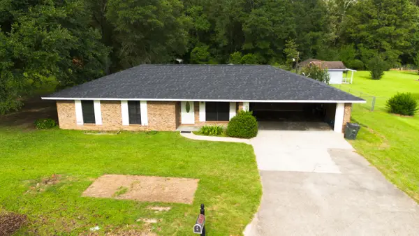 1406 Meadowbrook, Columbia, MS 39429