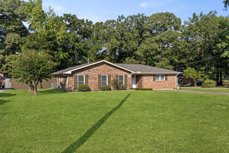 134 Somerset Dr., Hattiesburg, MS 39402 - Image #2