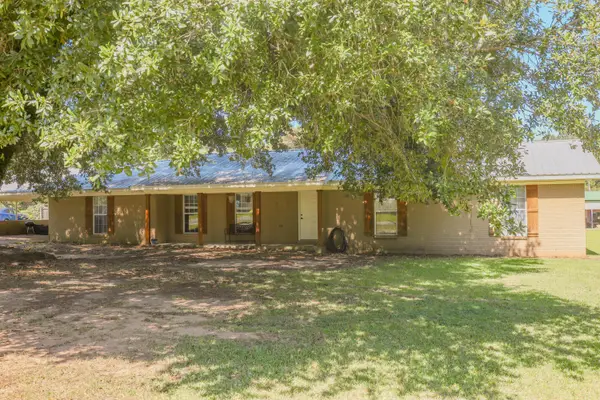 1150 Magnolia Ln., Prentiss, MS 39474