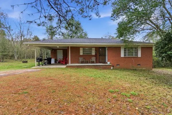 85 Country Cir., Ellisville, MS 39437