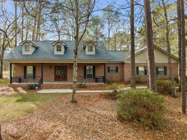 87 Fairlake Dr., Hattiesburg, MS 39402